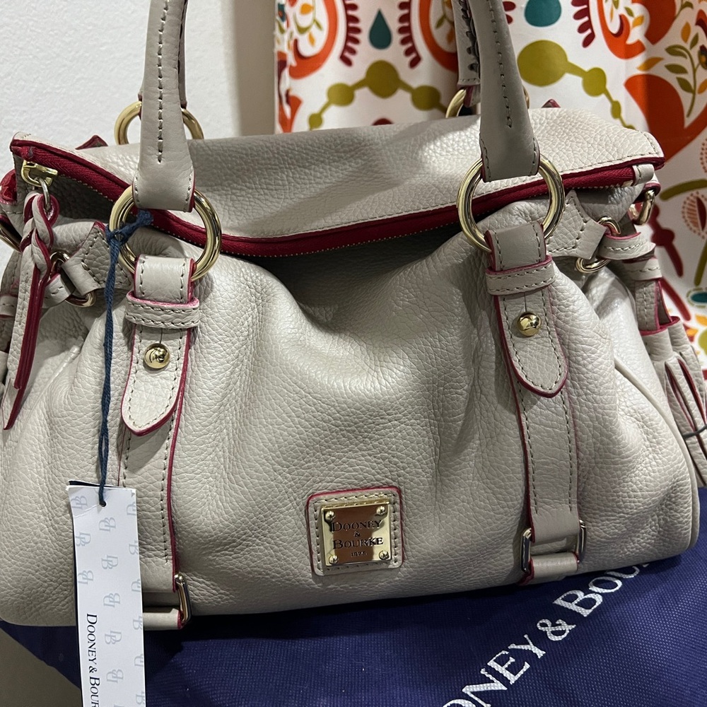 GUC Dooney & Bourke Medium Satchel